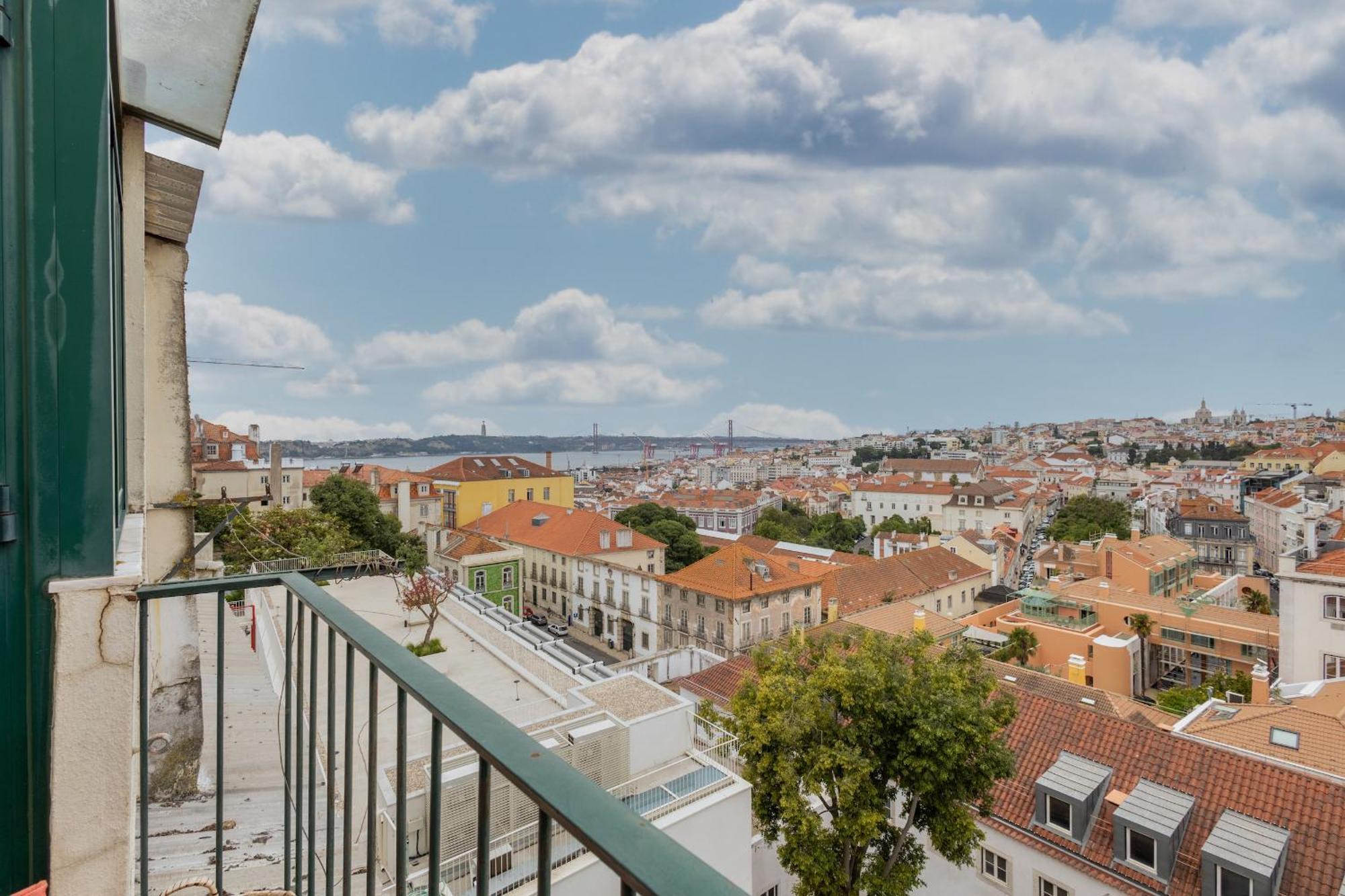 Beguest Bairro Alto City View Apartment Lisboa Exteriör bild