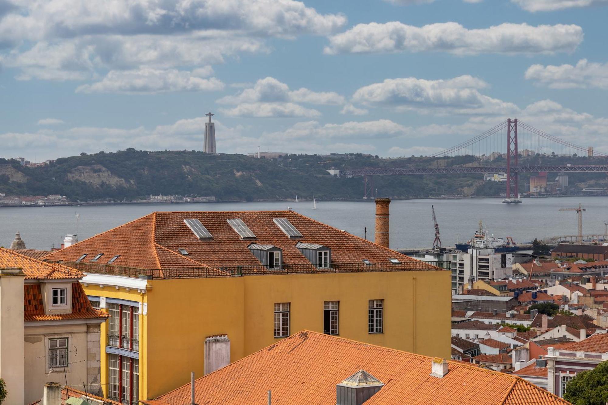 Beguest Bairro Alto City View Apartment Lisboa Exteriör bild